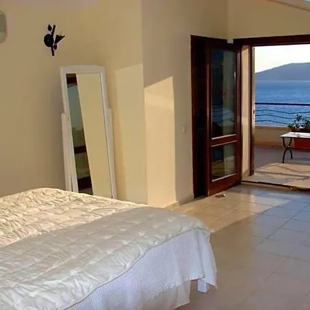 Sleeps 8 Pool Air Con Wifi فيلة