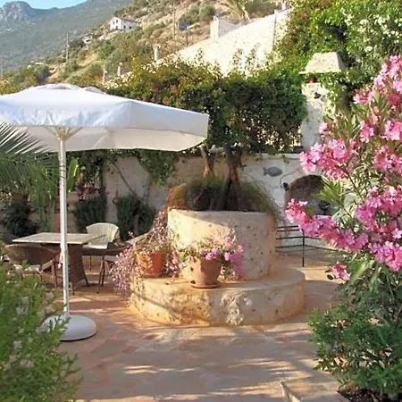 فيلة Sleeps 8 Pool Air Con Wifi كالكان