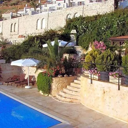 Sleeps 8 Pool Air Con Wifi